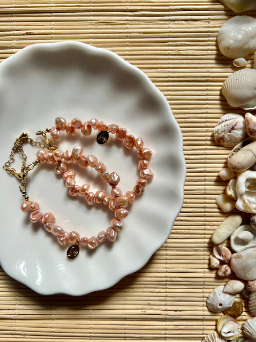 Rosé Pearl Bracelet