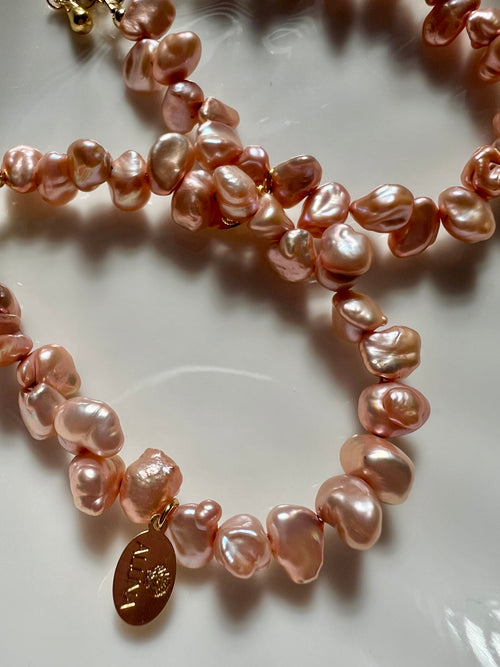 Rosé Pearl Bracelet